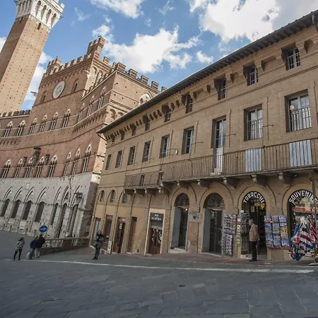Palazzo del Papa Luxury Rooms-3