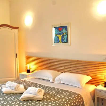 The Green Gate - Airport Guest House-3