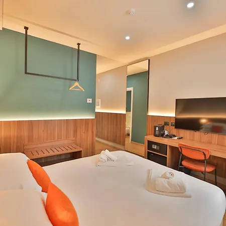 Moody Smart & Comfy Hotel-3