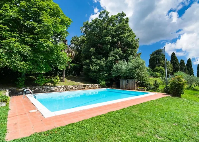 Farmhouse In Tuscany Near Renaissance Villa