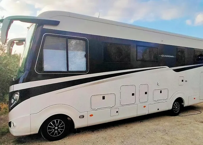 AGRiCAMPiNG POGGiO Ai PiNi WiNE CAMPiNG