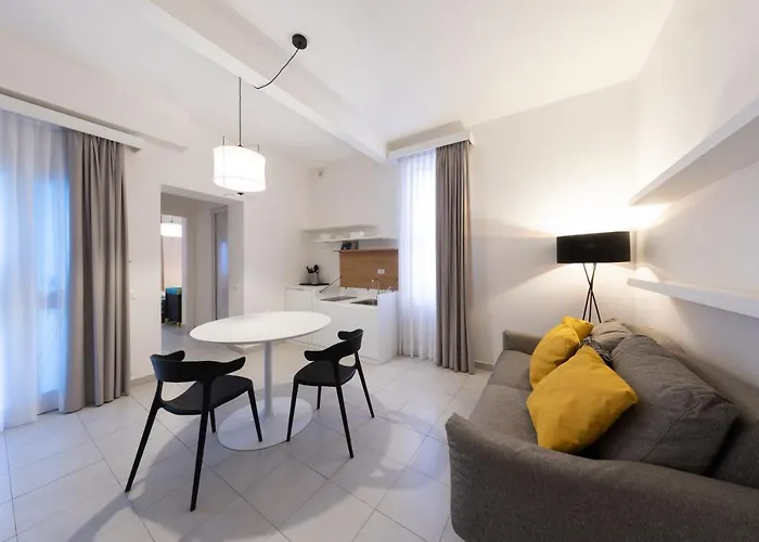 Via Siena 4 - Suites & Rooms