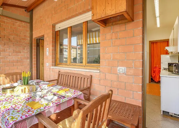 2 Bedroom Lovely Apartment In Grosseto