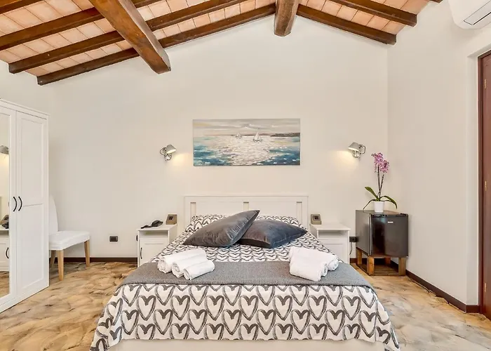 Hotel la Pietra restaurant Fosdinovo