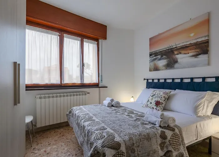 Guesthost - Tirrenia Cozy Apartment Near The Beach