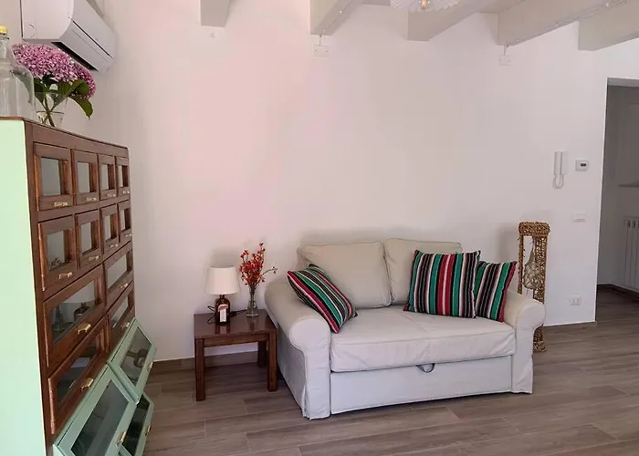 Casa In Pietra In Antico Borgo Vicino Al Centro