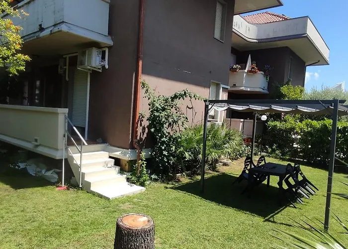 Beach House Garden, 300m dal mare, wifi, bici, giardino privato, clima