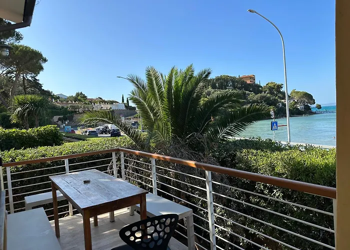 Beach Front Villa-Families & Pet Friendly
