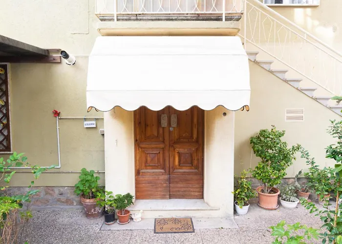 50m dal mare, con giardino e posto auto privati