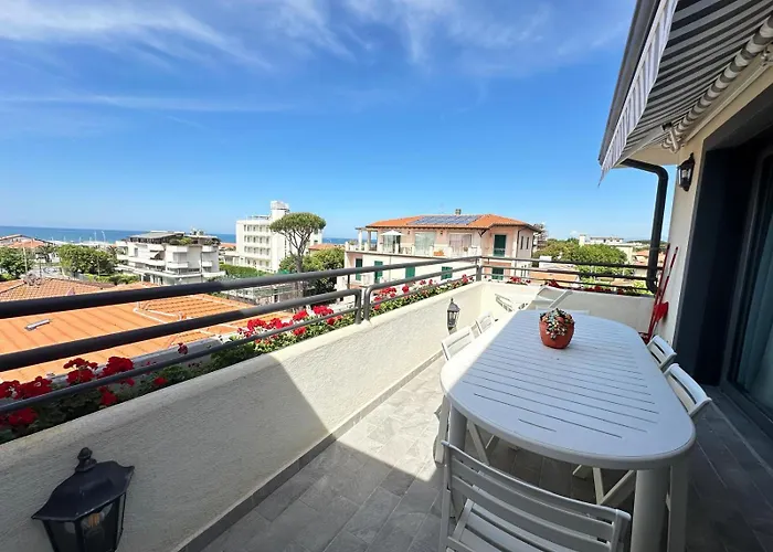 Luxury Pentohuse Near The Beach