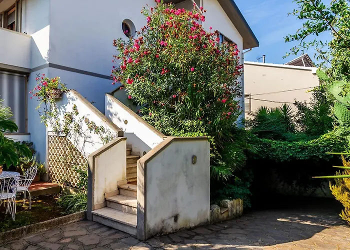 Grande appartamento con giardino uso esclusivo, posto auto, barbecue, aria condizionata
