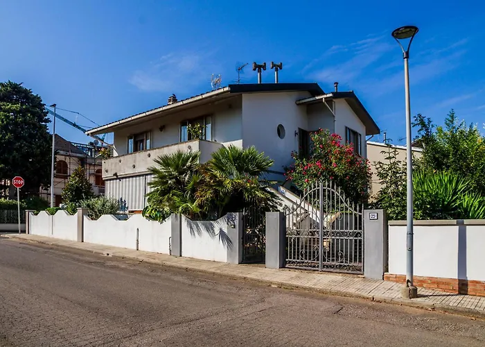Grande appartamento con giardino uso esclusivo, posto auto, barbecue, aria condizionata