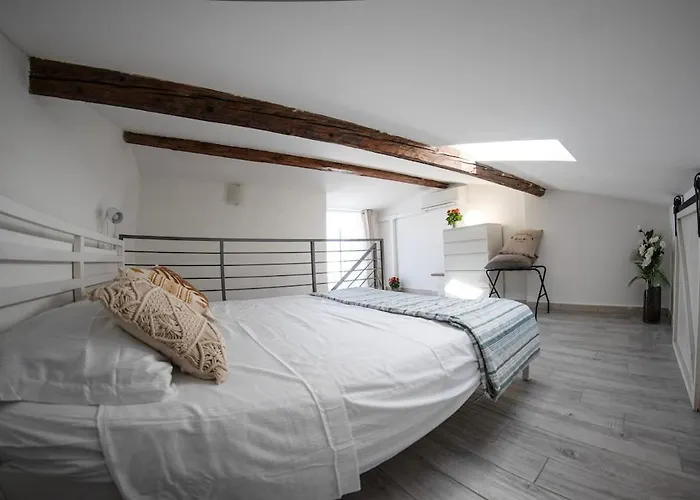 Al Civico 31 Apartment In The Center Of Cecina