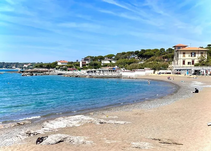 Charming Staying By The Sea