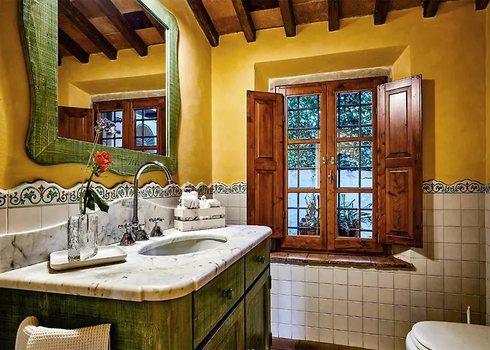 Awesome Home In Capraia E Limite