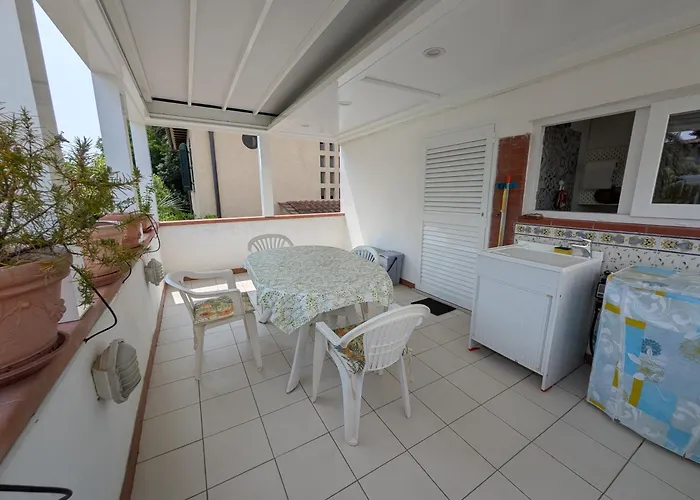 Versilia - Appartamento Con Terrazzo