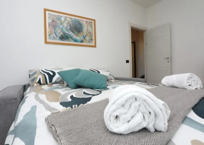 Sunshine Apartment In Florence