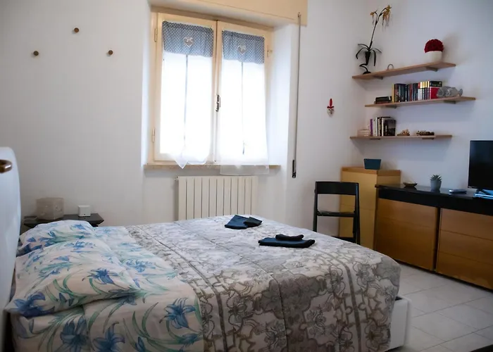 50m dal mare, con giardino e posto auto privati
