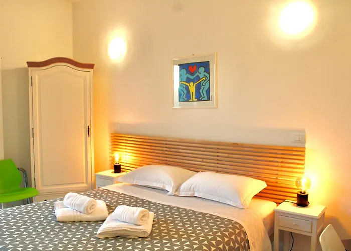 The Green Gate - Airport Guest House