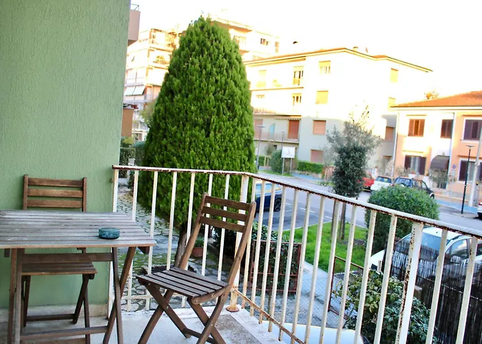 The Green Gate - Airport Guest House