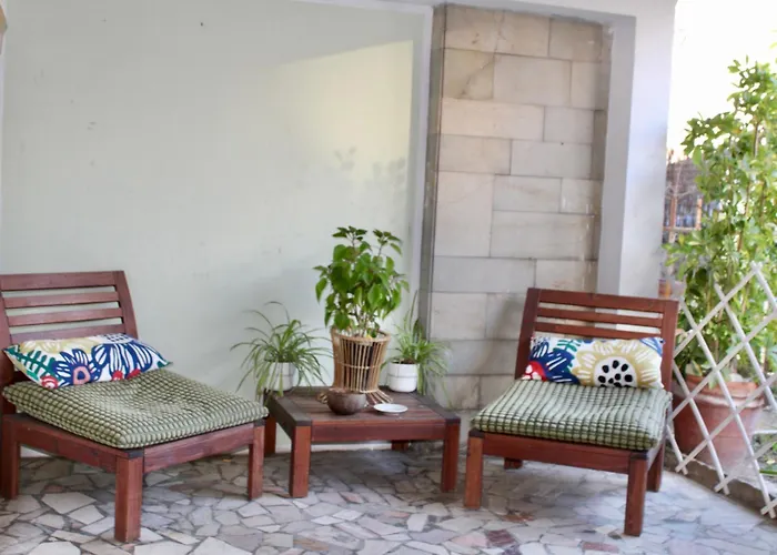 The Green Gate - Airport Guest House