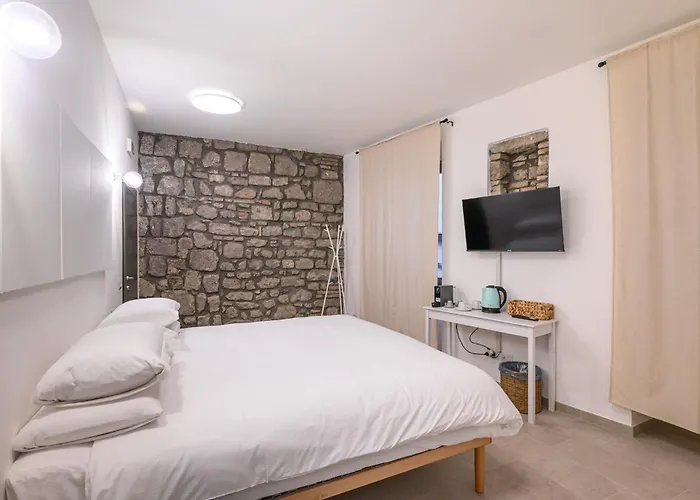 Basco Guest House