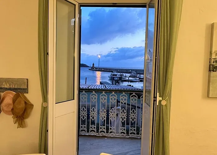 Casa vista mare sul Porto dell isola del Giglio