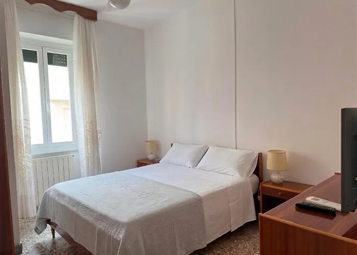 Casa Erasmo, Ampia casa nel centro di Porto Ercole con posto auto privato