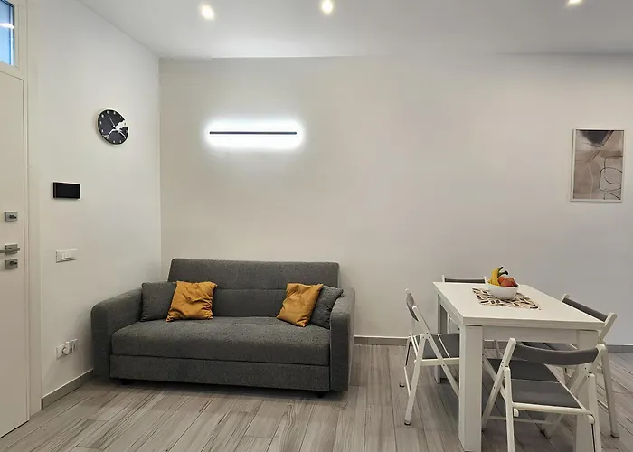 Smart House - Appartamento Moderno A Prato Con Ingresso Indipendente, 25Min Da Firenze