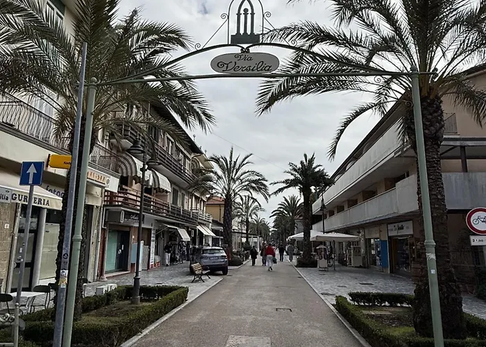 Panciroli Marina Di Pietrasanta Via Versilia
