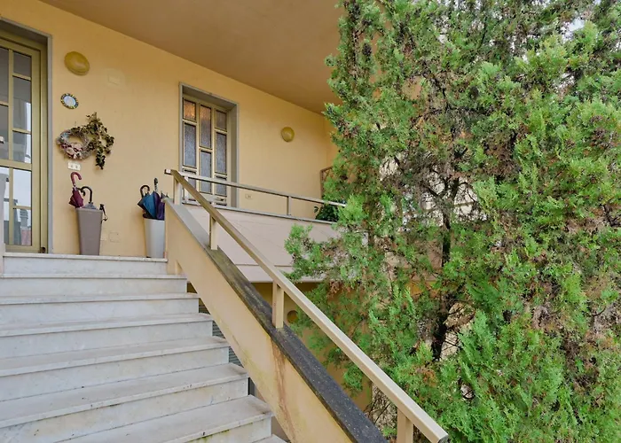 Guesthost - Casa Del Sole Comfy Flat With Parking