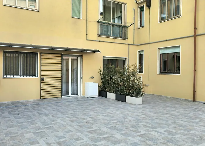 Smart House - Appartamento moderno a Prato con ingresso indipendente, 25min da Firenze