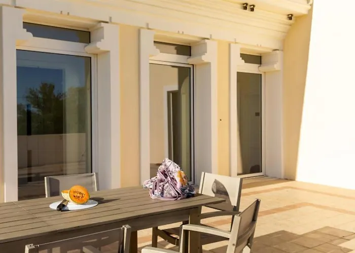 Villa Moris