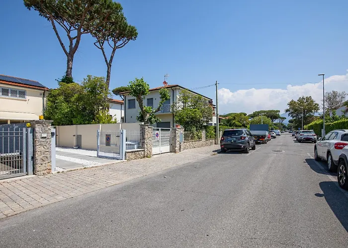 Holiday Home Daniela, cozy villa in Lido di Camaiore near the beach