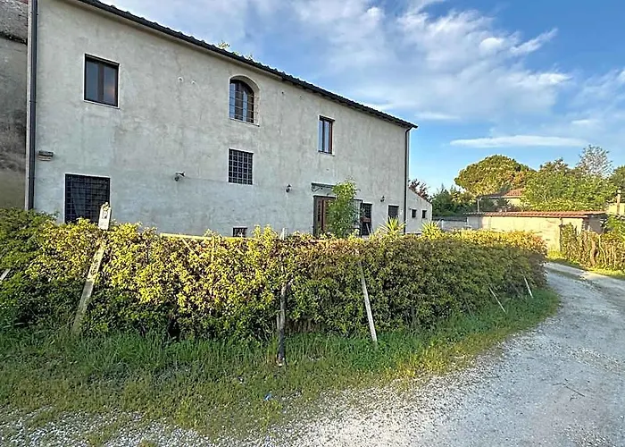 - Il Casale Toscano Guesthouse - 1900 Mt From Pisa Tower - No Air Conditioning But Fan In The Room- No Fridge - No Breakfast - Free Parking - Check In From 3 Pm -