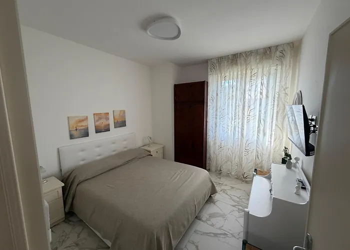 Sea-view apartment in Castiglioncello