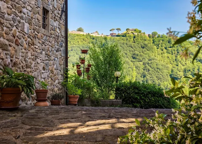 Cozy House in Castelnuovo di Garfagnana + Large Garden