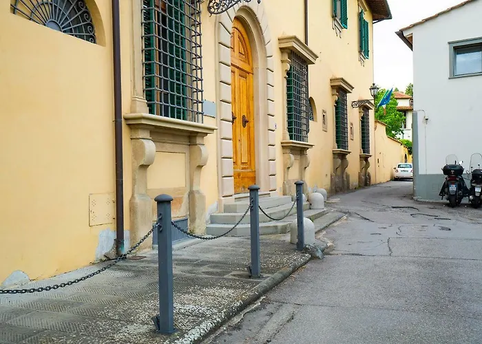 Torre Dei Lari Residenza D'Epoca Bed and Breakfast Florence