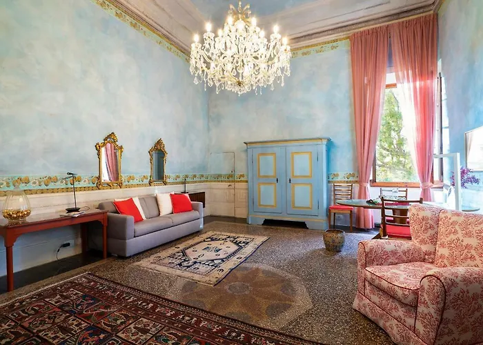 Torre Dei Lari Residenza D'Epoca Bed and Breakfast Florence