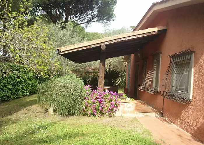 villetta nel verde vicino spiaggia